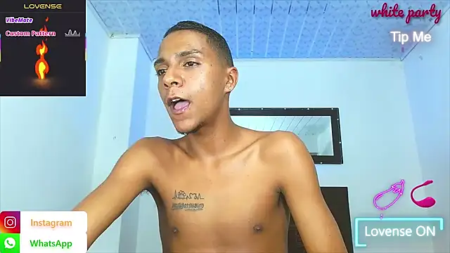 Show modela hotboyluxe na web-kameri