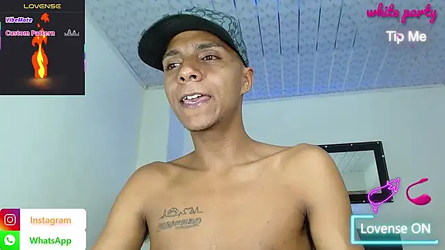 Show modela hotboyluxe na web-kameri