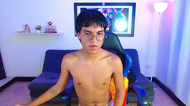 Maecum18 লাইভ XXX চ্যাট