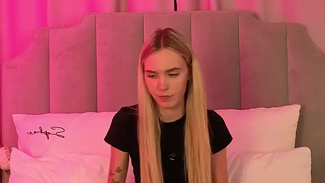 NikkiRyx's Live XXX Chat