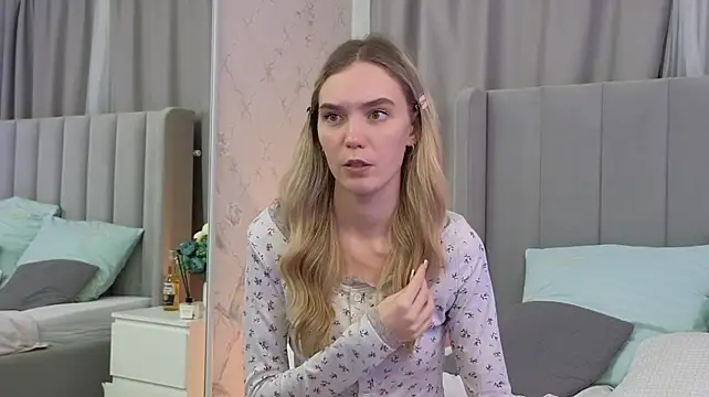 NikkiRyx: онлайн-секс-чат