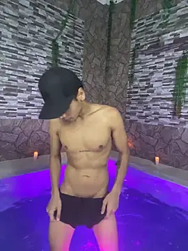 Alejandroo_Montenegro: διαδικτυακό σόου στην κάμερα