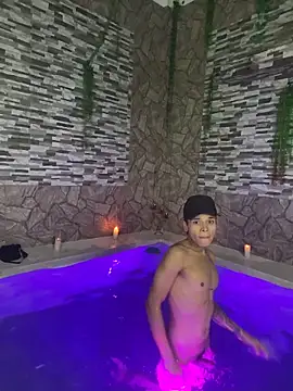 Alejandroo_Montenegro's Webcam Show