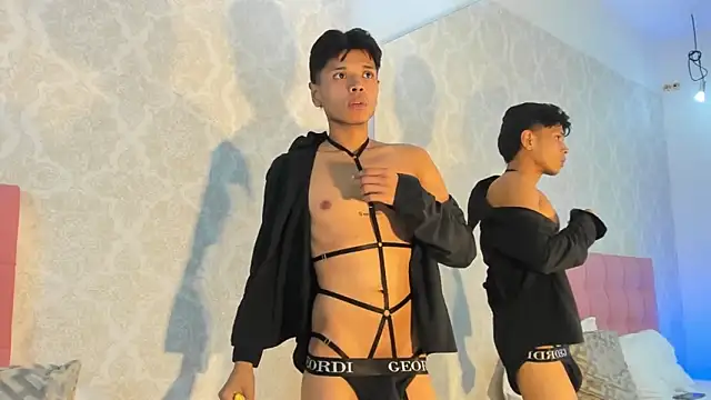 Alejandroo_Montenegro: διαδικτυακό σόου στην κάμερα