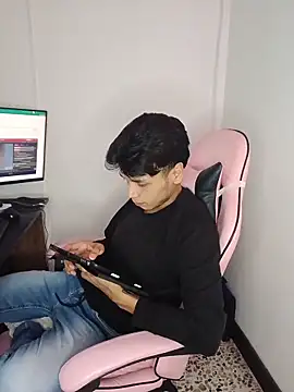 Alejandroo_Montenegro 即時 XXX 聊天