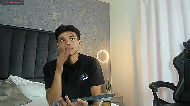Alejandroo_Montenegro Pertunjukan Webcam