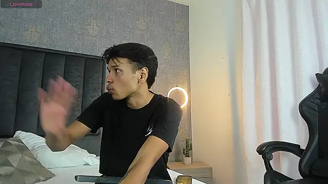 Alejandroo_Montenegro Show Webcam