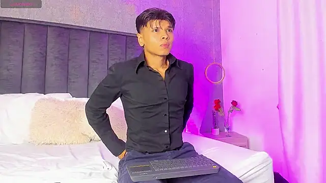 Alejandroo_Montenegro 网络视讯表演