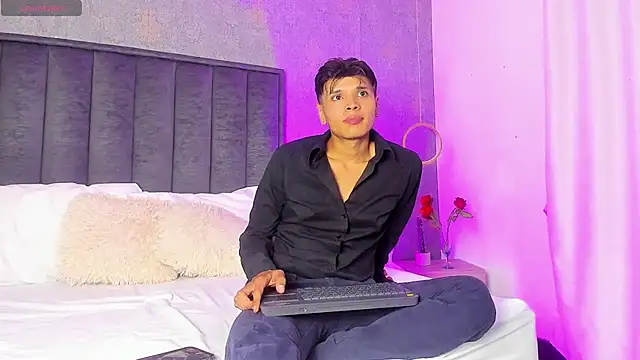 Alejandroo_Montenegro 网络视讯表演