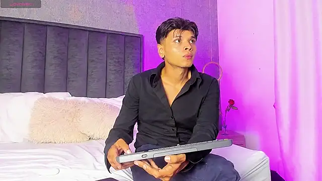 Alejandroo_Montenegro 网络视讯表演