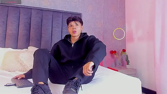 Alejandroo_Montenegro 网络视讯表演