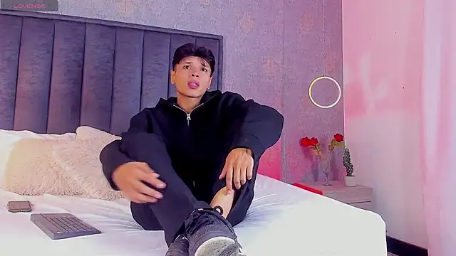 Alejandroo_Montenegro Pertunjukan Webcam
