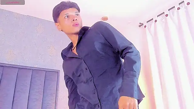 Alejandroo_Montenegro Pertunjukan Webcam