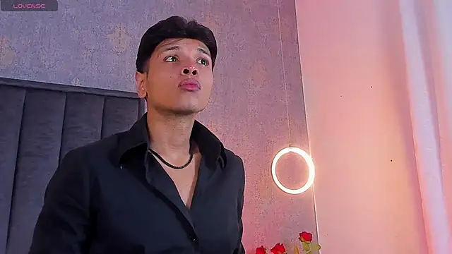 Alejandroo_Montenegro Pertunjukan Webcam