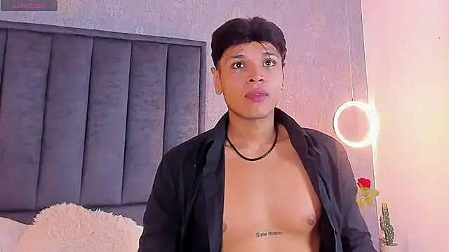 Alejandroo_Montenegro Adlı Modelin Web Kamerası Şovu