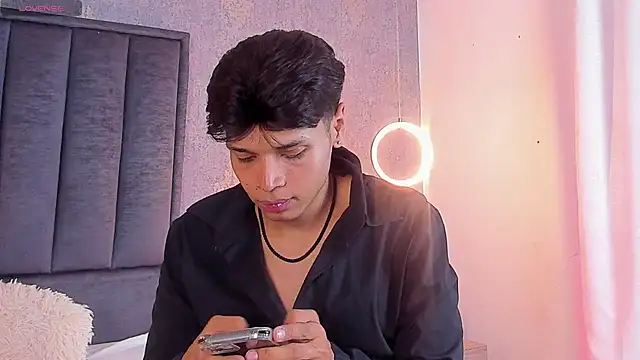 Alejandroo_Montenegro Adlı Modelin Web Kamerası Şovu