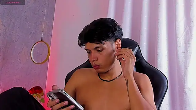 Alejandroo_Montenegro Adlı Modelin Web Kamerası Şovu