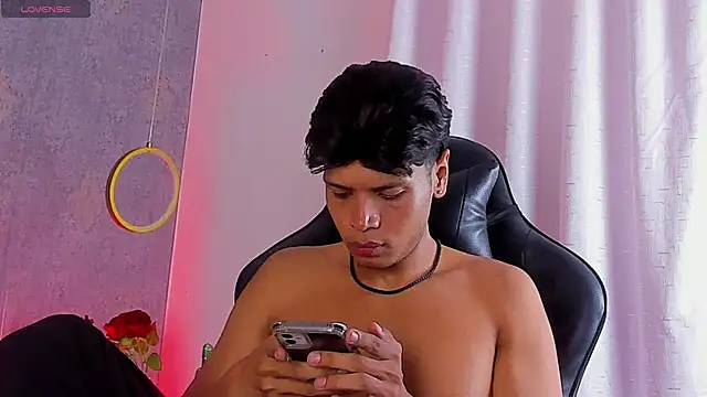 Alejandroo_Montenegro Adlı Modelin Web Kamerası Şovu