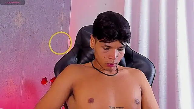 Alejandroo_Montenegro Adlı Modelin Web Kamerası Şovu