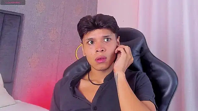 Alejandroo_Montenegron Webbikameraesitys