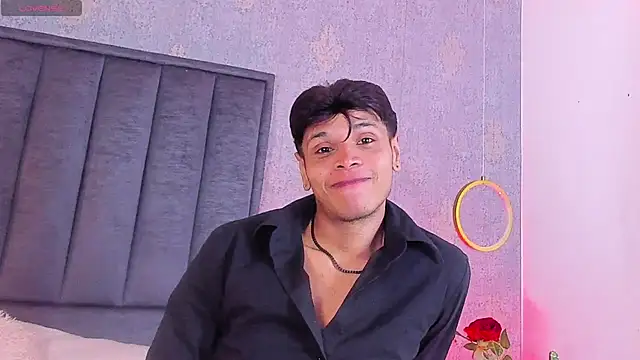 Alejandroo_Montenegro Шоу с уебкамера