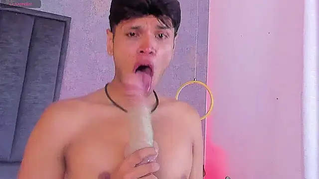Alejandroo_Montenegro Adlı Modelin Web Kamerası Şovu
