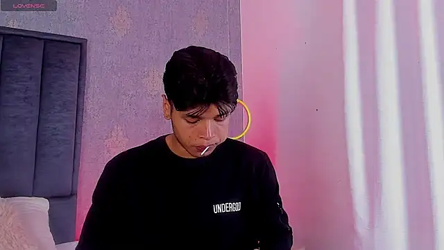 Alejandroo_Montenegro Webcam-Show