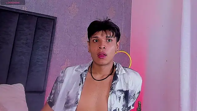 Alejandroo_Montenegro Show Webcam