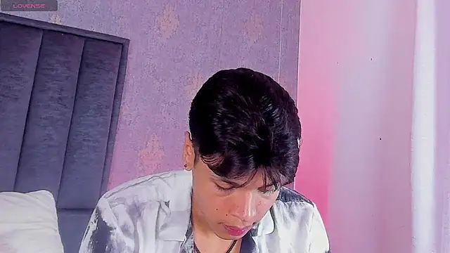 Alejandroo_Montenegro Show Webcam