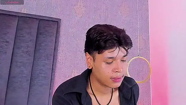Show modela Alejandroo_Montenegro na web-kameri