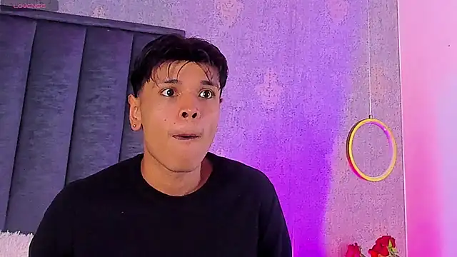 Show modela Alejandroo_Montenegro na web-kameri