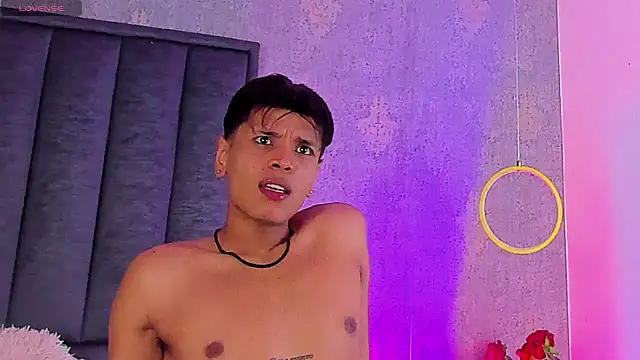 Alejandroo_Montenegro's Webcam Show