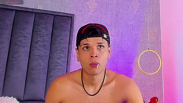 Alejandroo_Montenegro's Webcam Show