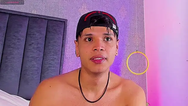 Alejandroo_Montenegro Pertunjukan Webcam