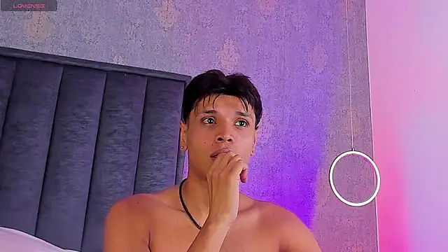 Alejandroo_Montenegro webcam show
