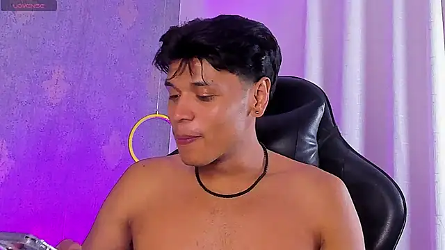 Alejandroo_Montenegro Pertunjukan Webcam
