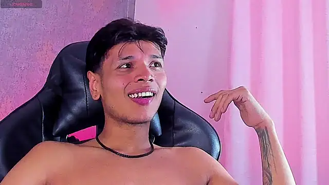 Alejandroo_Montenegro Adlı Modelin Web Kamerası Şovu