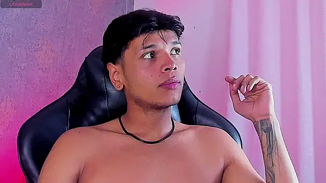 Alejandroo_Montenegro Шоу с уебкамера