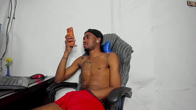 Show modela Kofi_exotic_2 na web-kameri