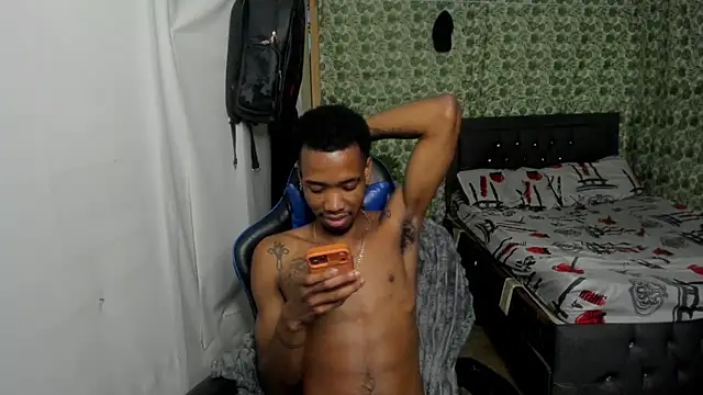 Show modela Kofi_exotic_2 na web-kameri