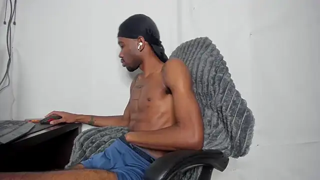 Pokazy przed kamerką – Kofi_exotic_2
