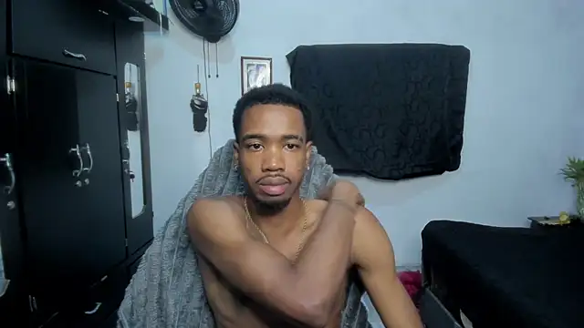 הופעת וובקאם של Kofi_exotic_2
