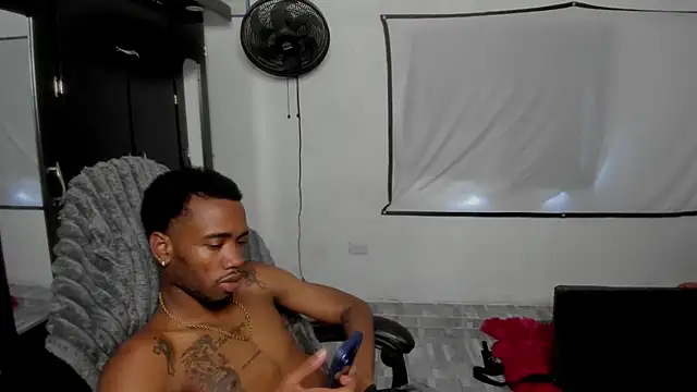 Kofi_exotic_2 webkamerás műsora