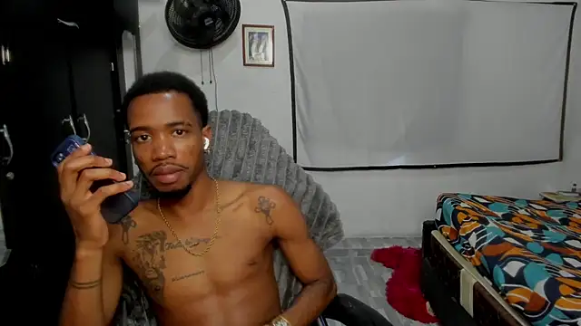 Show modela Kofi_exotic_2 na web-kameri