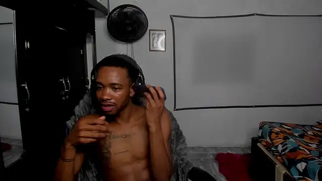 Kofi_exotic_2's Webcam Show