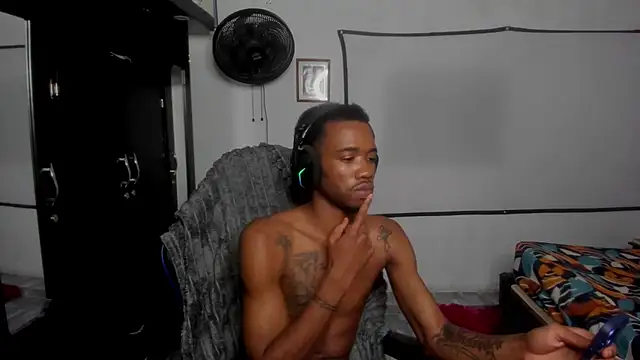 Show modela Kofi_exotic_2 na web-kameri