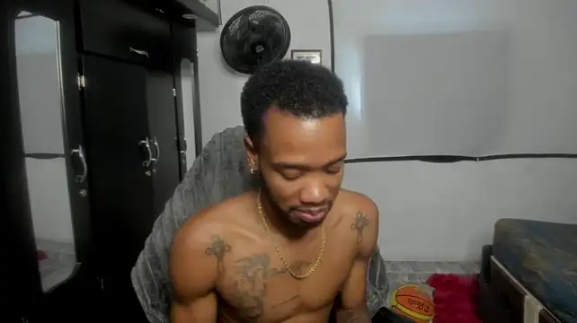 Show modela Kofi_exotic_2 na web-kameri