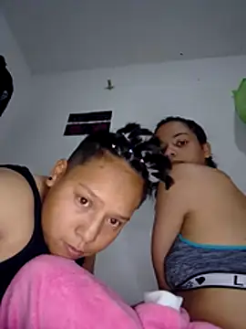 PinkMoonGirls Show in webcam