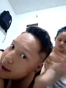 PinkMoonGirls Webcam-Show