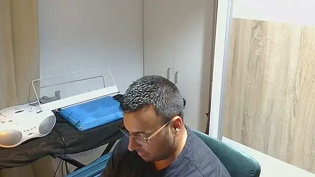 Show modela VanillaTime78-Jorge na web-kameri